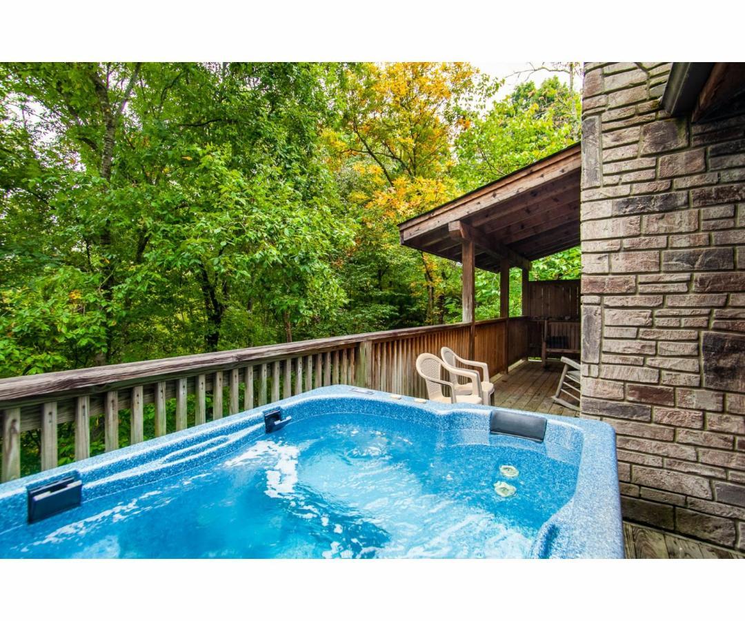 הוילה פיג'ן פורג' Peekaboo With Hot Tub, Pool Table, And Jacuzzi מראה חיצוני תמונה